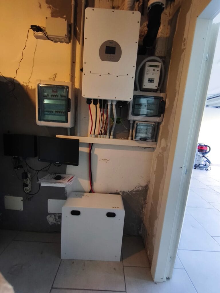 Impianto fotovoltaico trifase V-TAC da 10 kWp con accumulo da 10 kW su tetto piano con zavorre a Gattico-Veruno (NO) 2 zanuzzi03